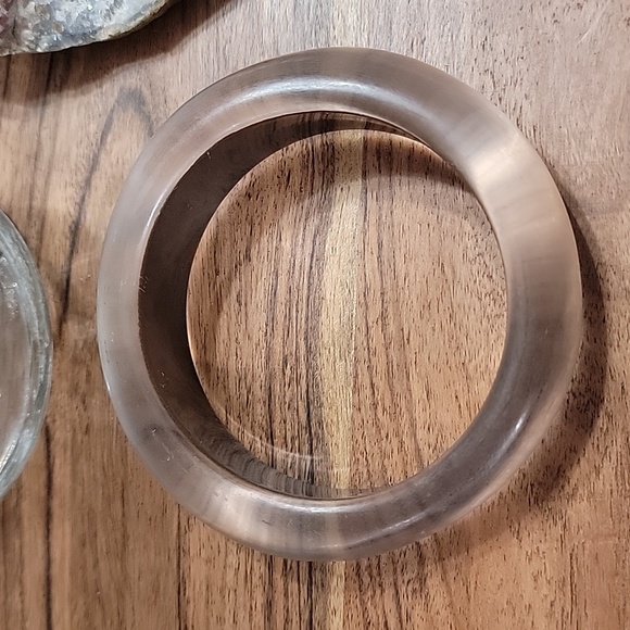 Lucite Bangle Bracelet Silver Iridescence - Picture 3 of 6